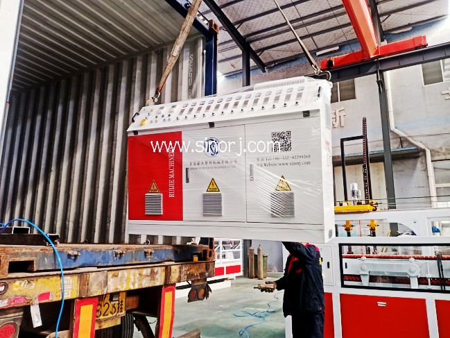 前天發的墻板生產線，今天發的pvc雙管生產線，明天繼續格柵板生產線